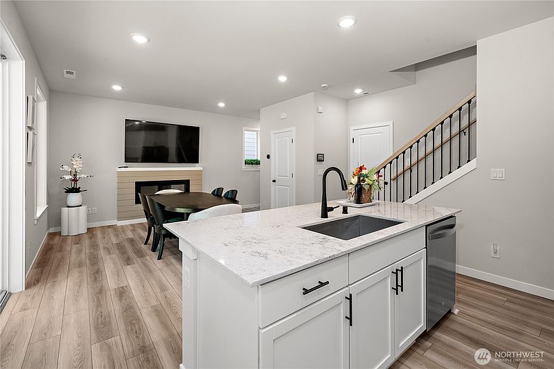 5th image of 11124 43rd Avenue SE