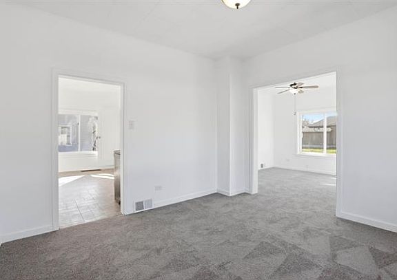 3rd image of 5604 N Regal St