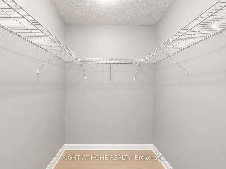 2233 Rockingham Dr — Photo 18