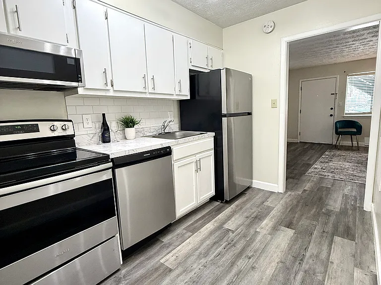 243 Crest St #4 — Photo 8