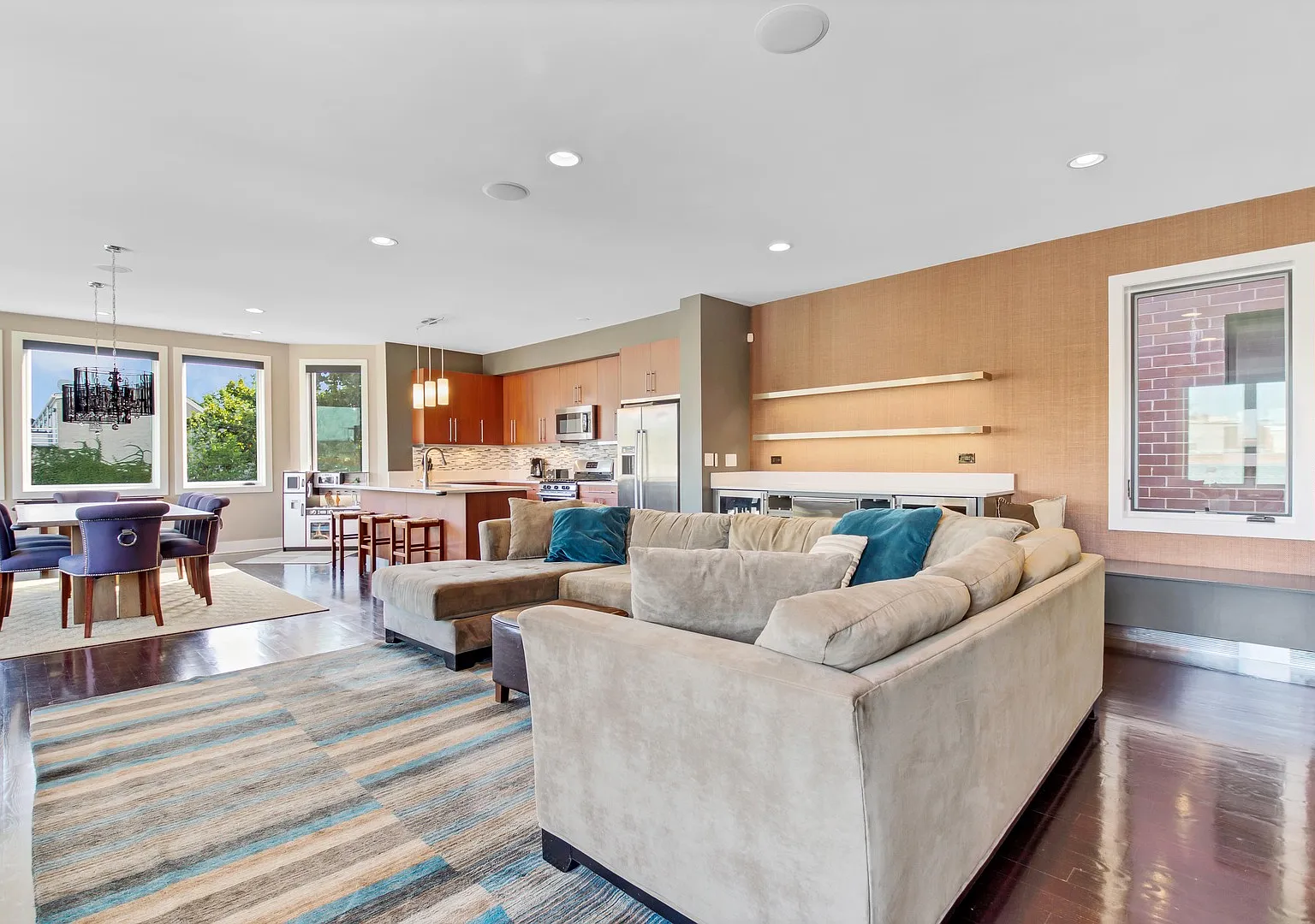 3 bed, 2.0 bath, 2865 sqft, $6,475 — Photo 1