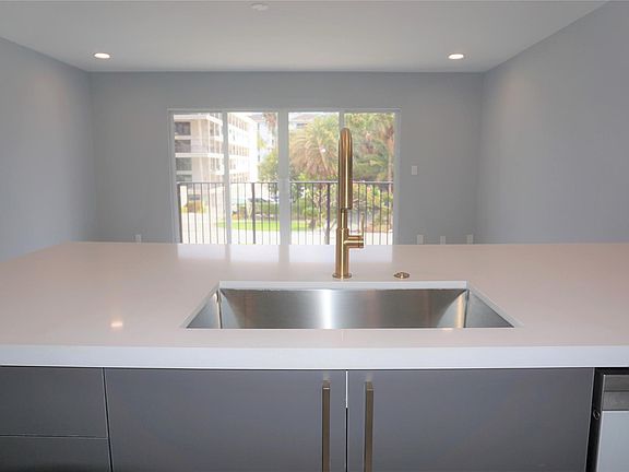 5th image of 2049 SE 6th Street #E