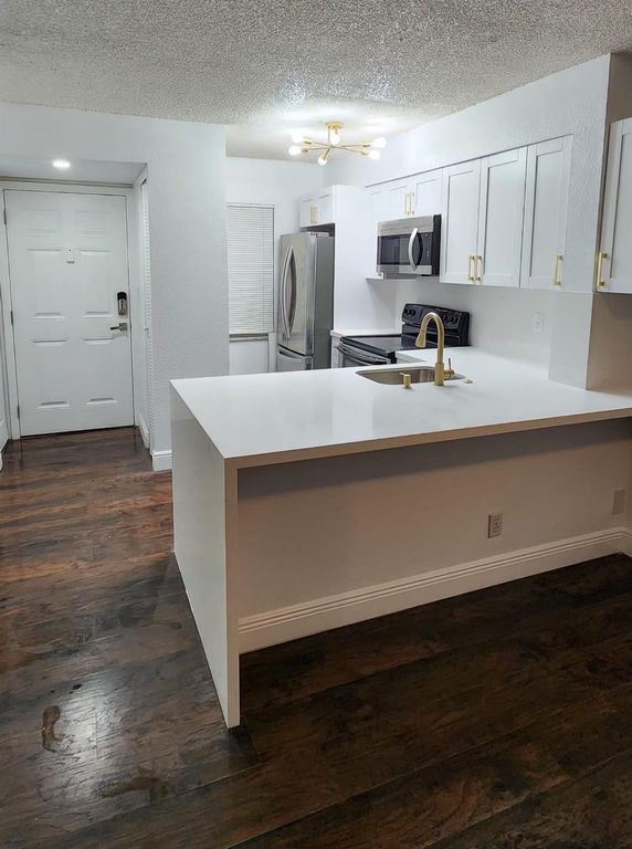 2104 S Cypress Bend Dr APT 406, photo 5
