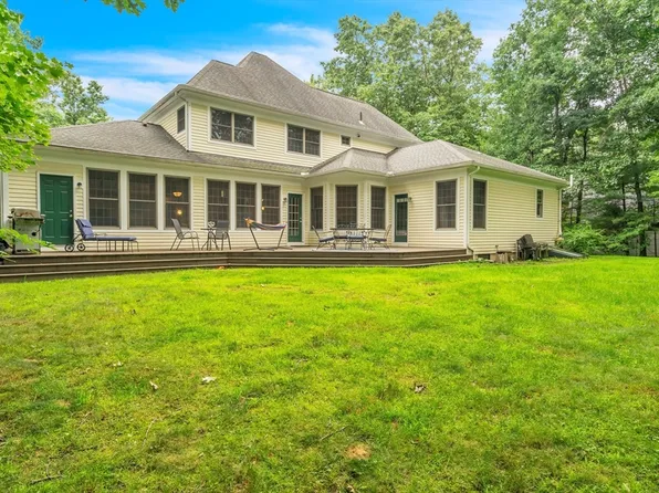 103 Larkspur Dr, Amherst, MA 01002