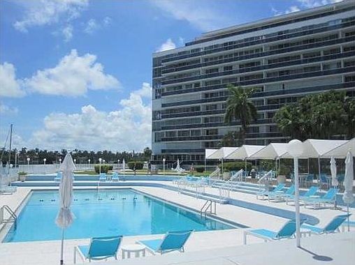 4th image of 900 Bay Dr APT 813