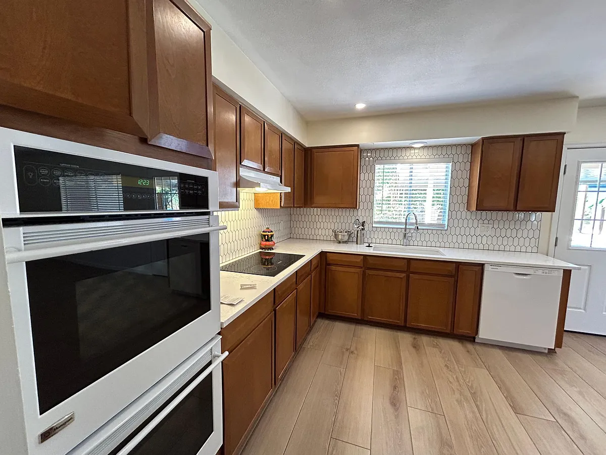 kitchen - N 25th St
