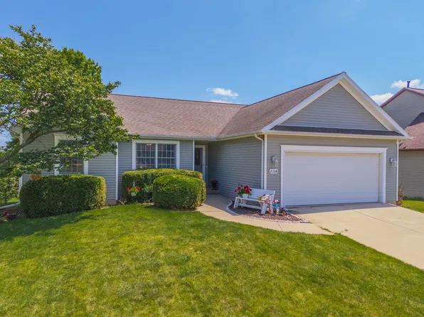 2104 Altoona Rd, Bloomington, IL 61705