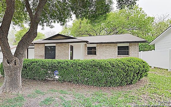 2nd image of 11915 Alamo Blanco St