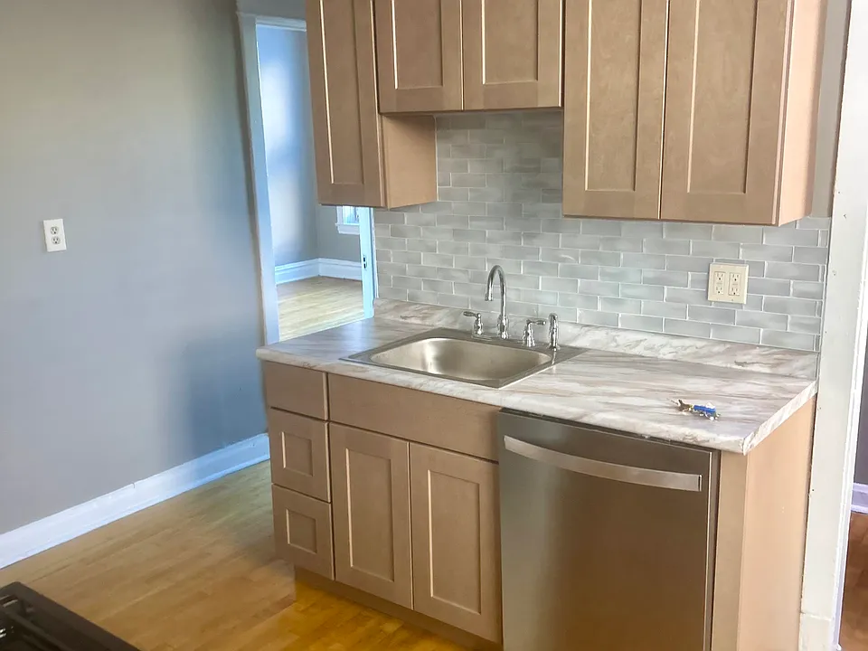 Kitchen brand new,stainless applainces and dishwasher