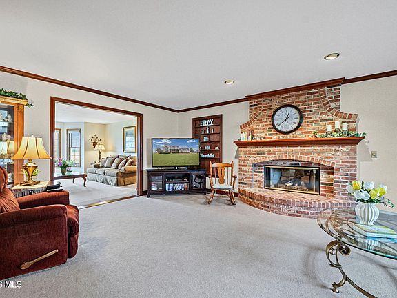 3rd image of 16313 Euler Rd