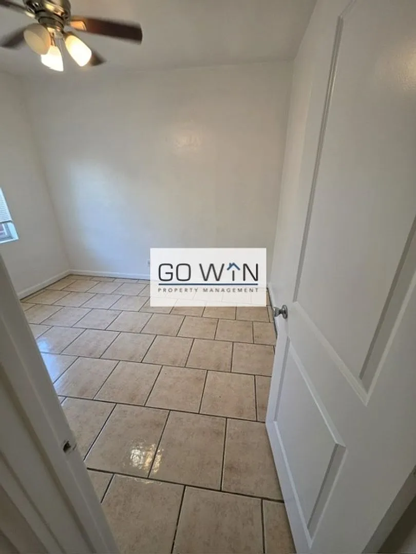 1832 E Harvard St — Photo 3