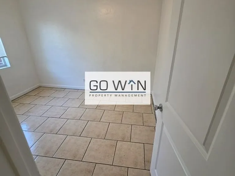 1832 E Harvard St — Photo 3