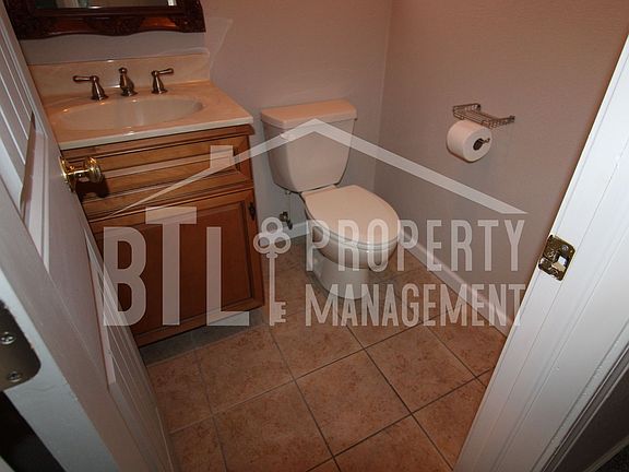 5th image of 210 Eastlake St