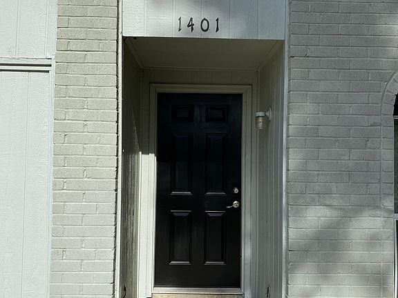 4th image of 1401 Deepwood Dr