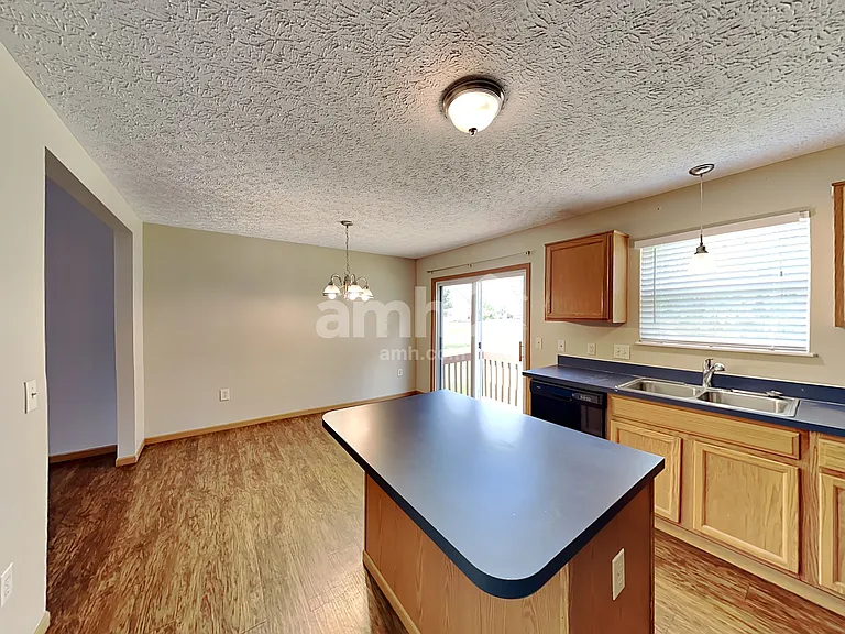 398 Flat River St — Photo 4