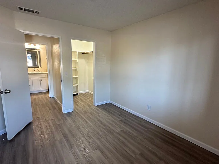 Vantage Point Apartments — Photo 16