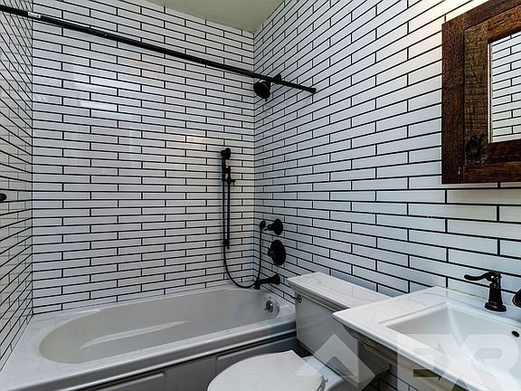 5th image of 236 Meserole St #4BL
