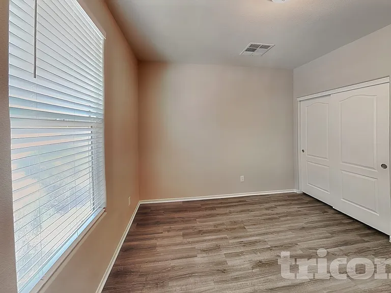 1020 Fishing St — Photo 9