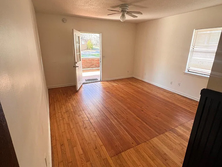 4618 Saint Elmo Ave #A — Photo 3