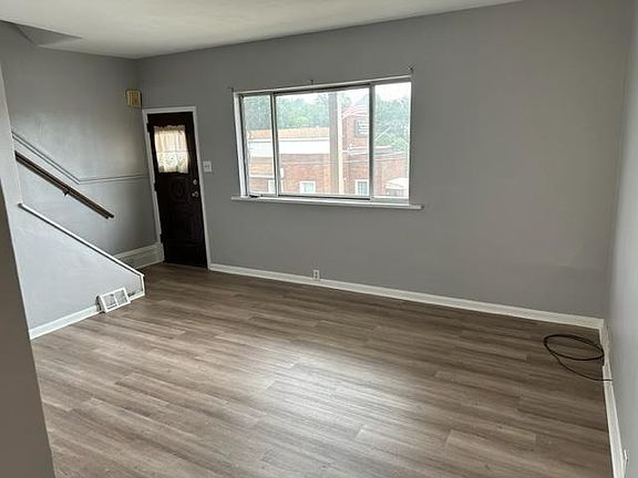 4th image of 916 Florence Ave