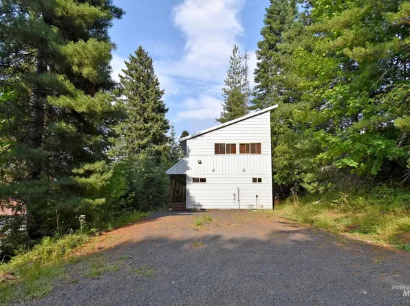110 S 3rd St, Elk River, ID 83827