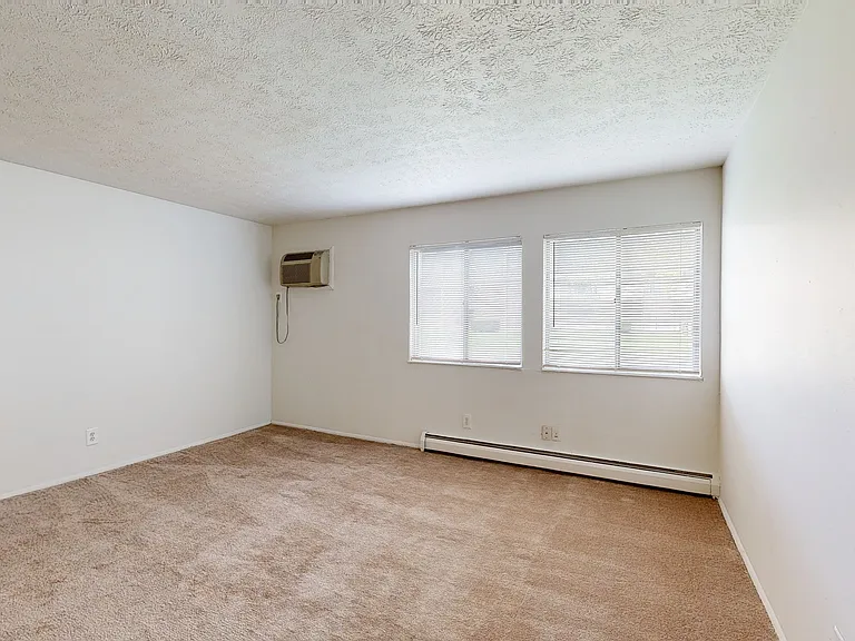 Kendall Manor Apartments — Photo 18