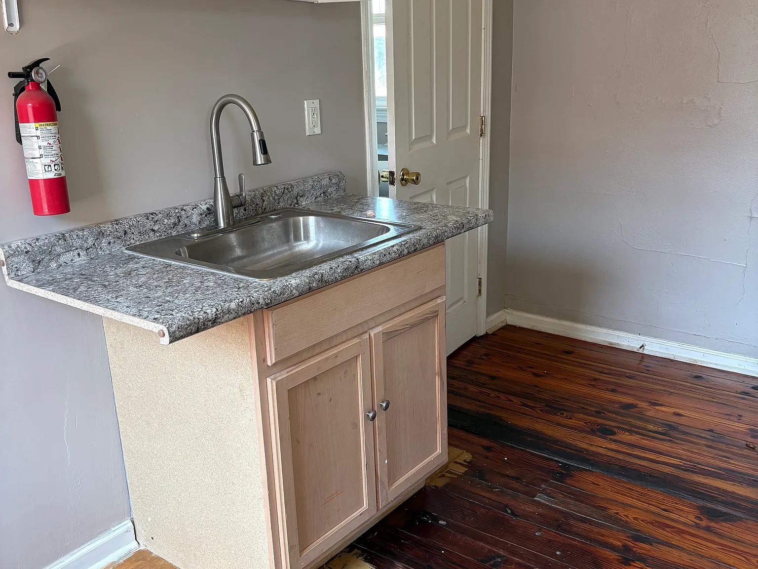 Studio, 450 sqft, $850 — Photo 4