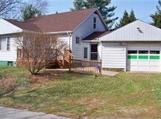 28 Point Dr, Conneaut, OH 44030