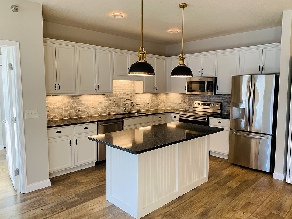 1st image of 1331 Lake Dr W #101