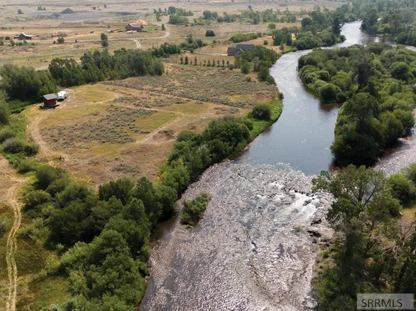 3060 River Side Dr, Saint Anthony, ID 83445