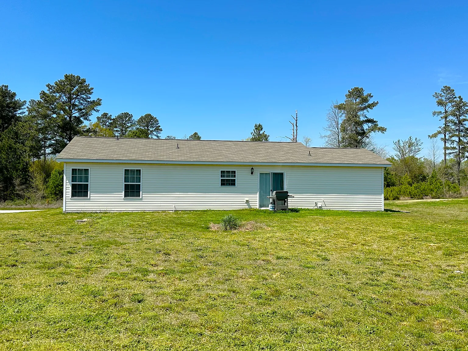 3 bed, 1200 sqft, $1,695 — Photo 2