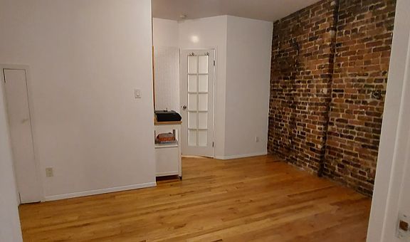 4th image of 146 Sullivan St APT 15