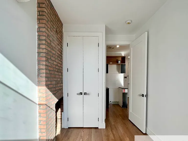 703 E 6th St #2A — Photo 4