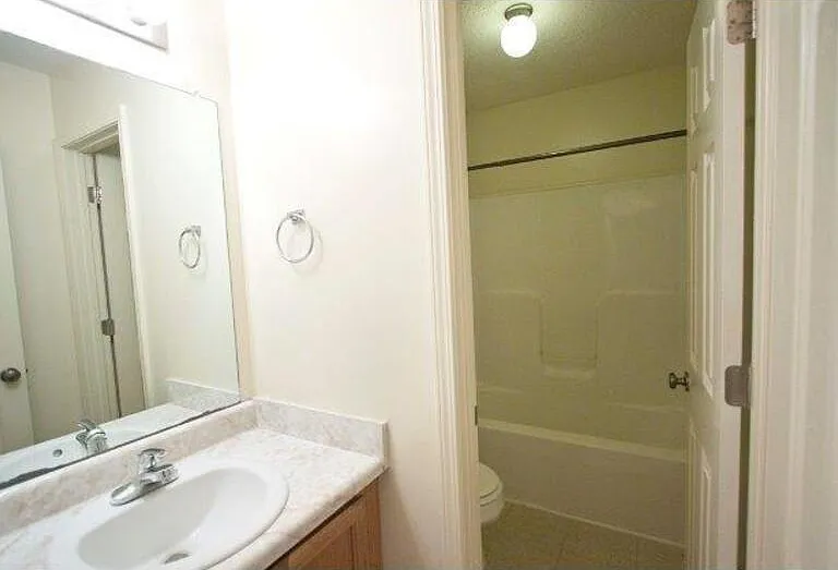 299-E4 Raleigh Dr #E4 — Photo 7