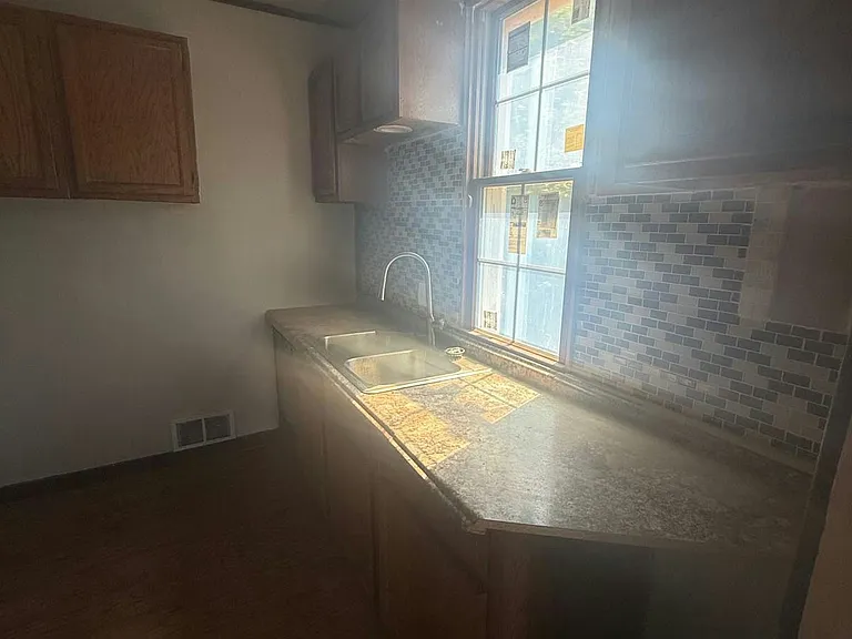 9800 Kennedy Ave — Photo 10