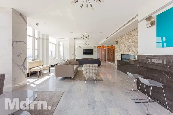 Rented by Mdrn Residential | media 19