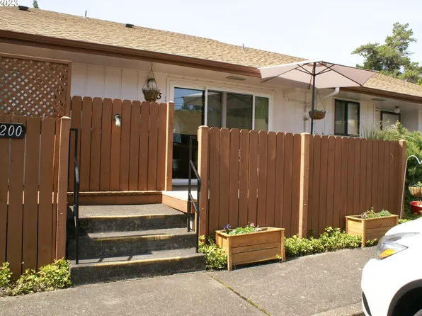 15200 SW Crown Dr Unit 3, King City, OR 97224