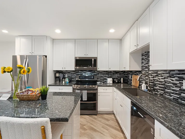 2510 E Hermosa Dr — Photo 21