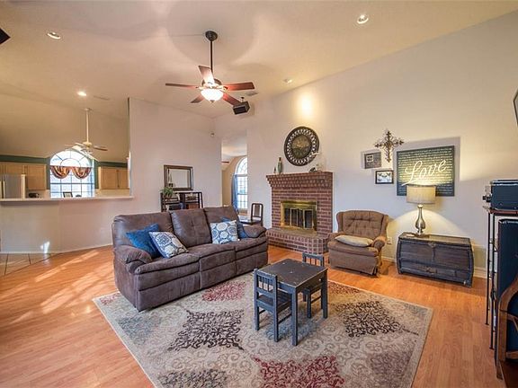 4th image of 1650 Waterford Dr