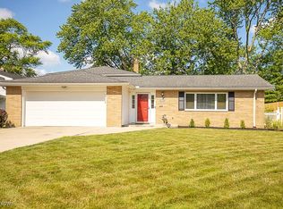 5982 Forest Ridge Dr, North Olmsted, OH