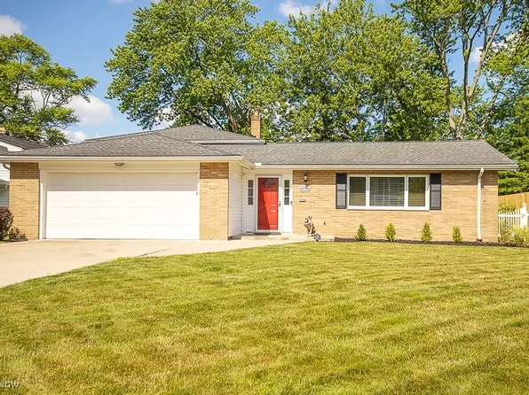 5982 Forest Ridge Dr, North Olmsted, OH 44070