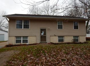 6715 Boxwood Ln NE, Cedar Rapids, IA 52402