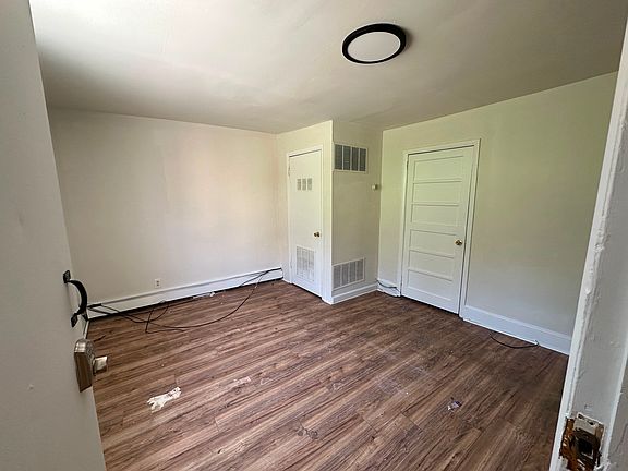 3rd image of 576-584 S 1st Ave