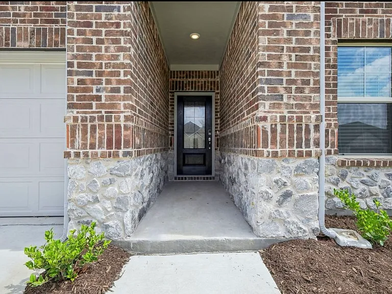 612 Huntley Dr — Photo 4