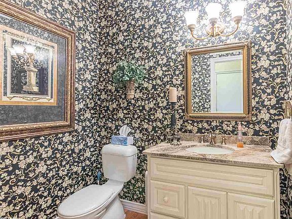 3rd image of 58375 Deerfield Dr