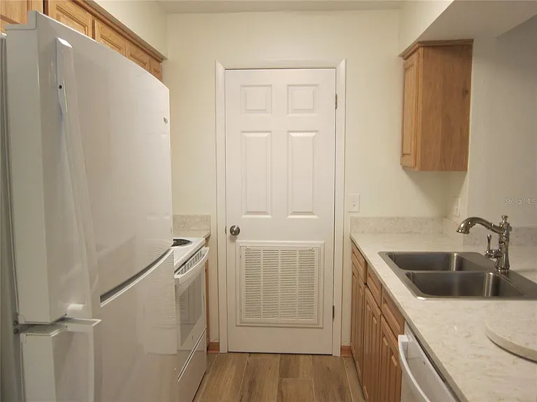 7023 SW 21st Ln — Photo 7