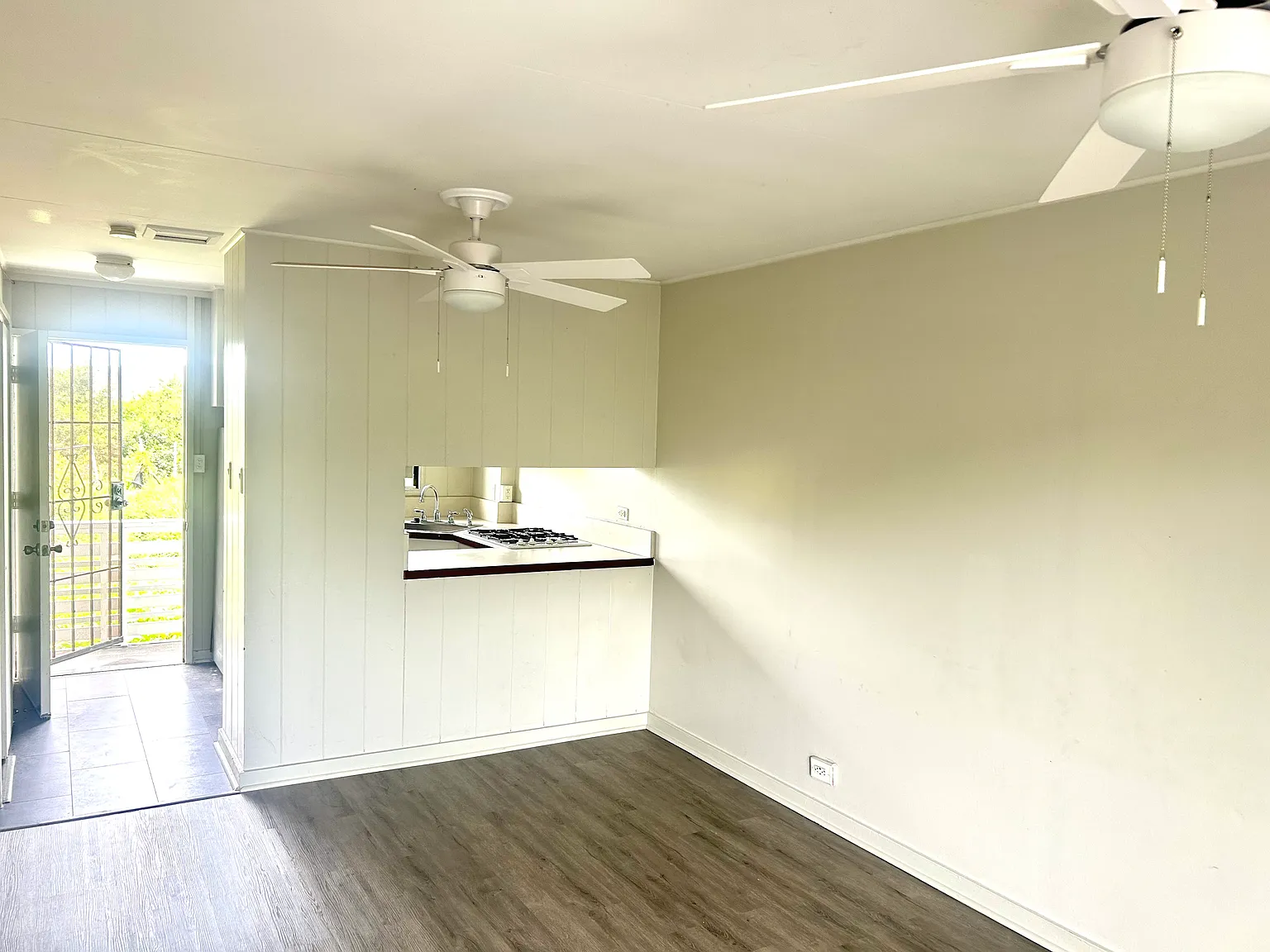2 bed, 600 sqft, $2,400 — Photo 2