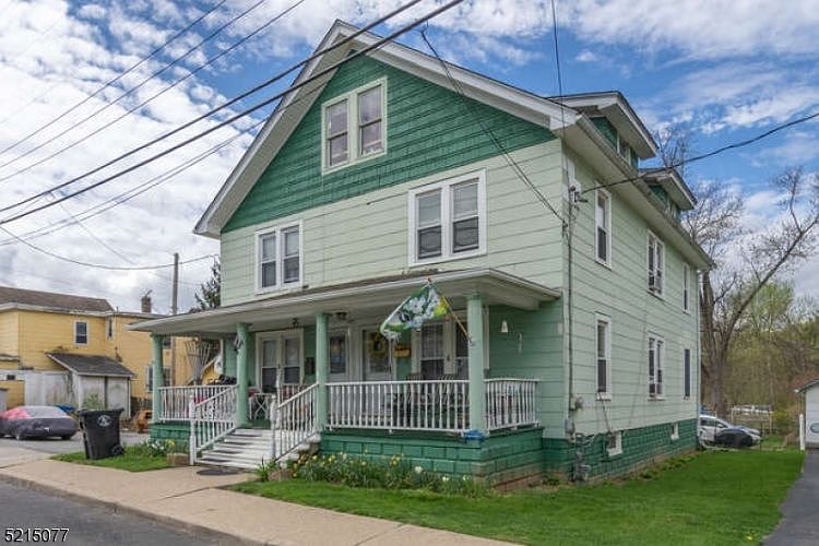 1st image of 24 Flower Ave