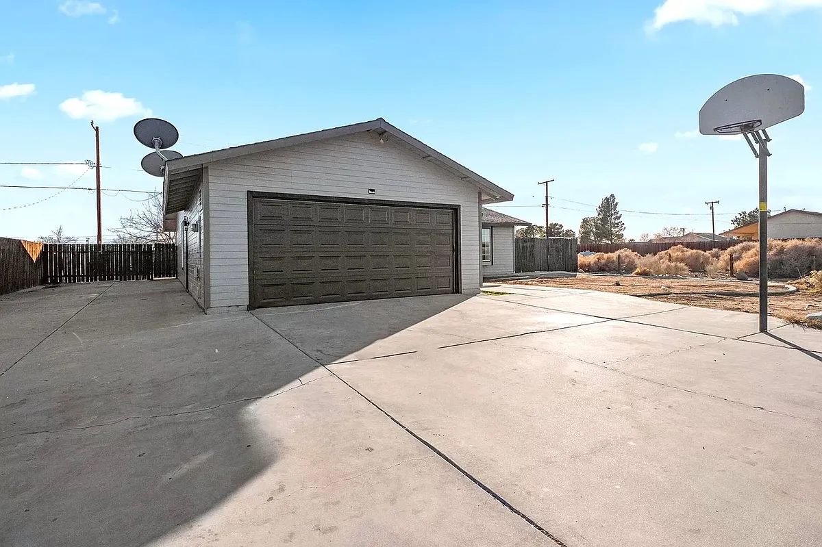 Building Photo - 8560 Nipa Ave
