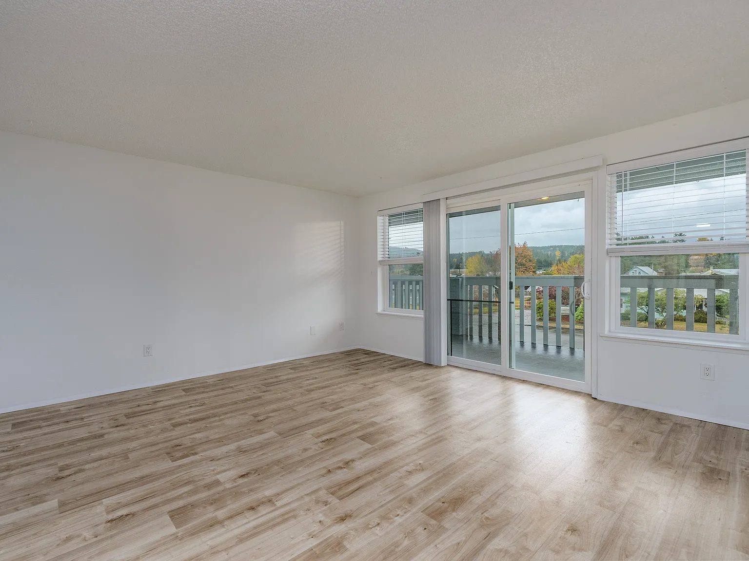 2 bed, 955 sqft, $1,575 — Photo 3